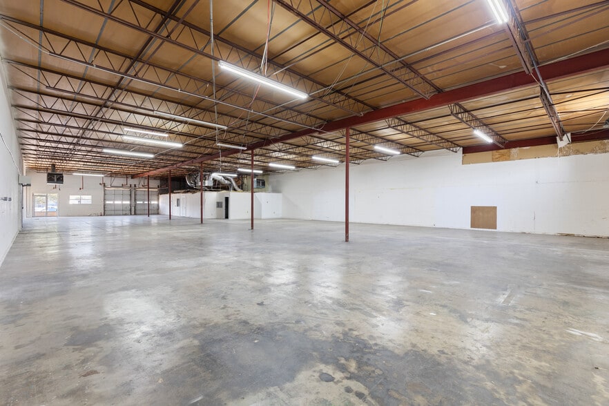More Photos Of 3313-3327 Garden Brook Dr, Farmers Branch Unknown For Lease