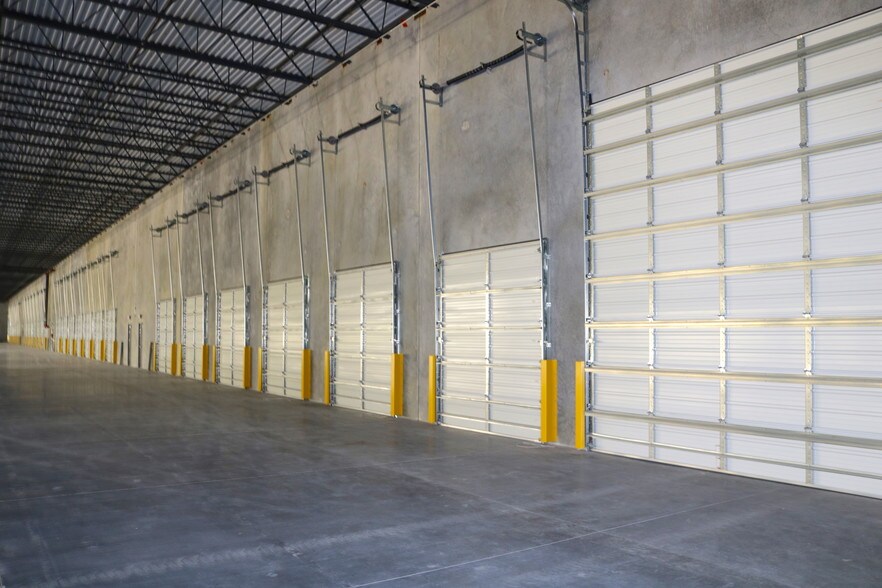 More Photos Of 9373 Laredo Ave, Fort Myers Warehouse For Lease
