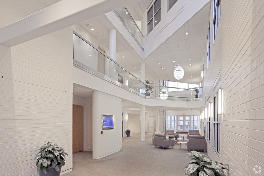 More Photos Of 475 Kilvert St, Warwick Office For Lease