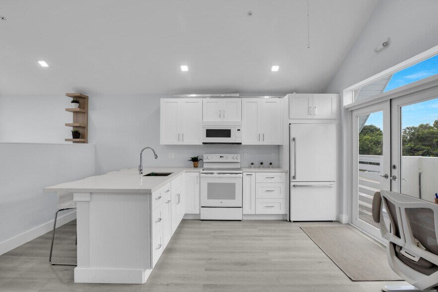 More Photos Of 82705 Overseas Hwy, Islamorada General Retail For Sale