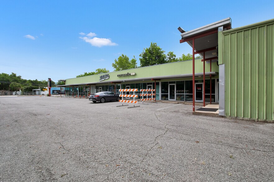 More Photos Of 2210 1st St S, Austin Unknown For Lease