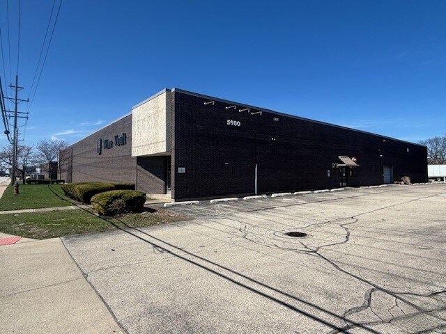 More Photos Of 5900 Howard St, Skokie Warehouse For Sale