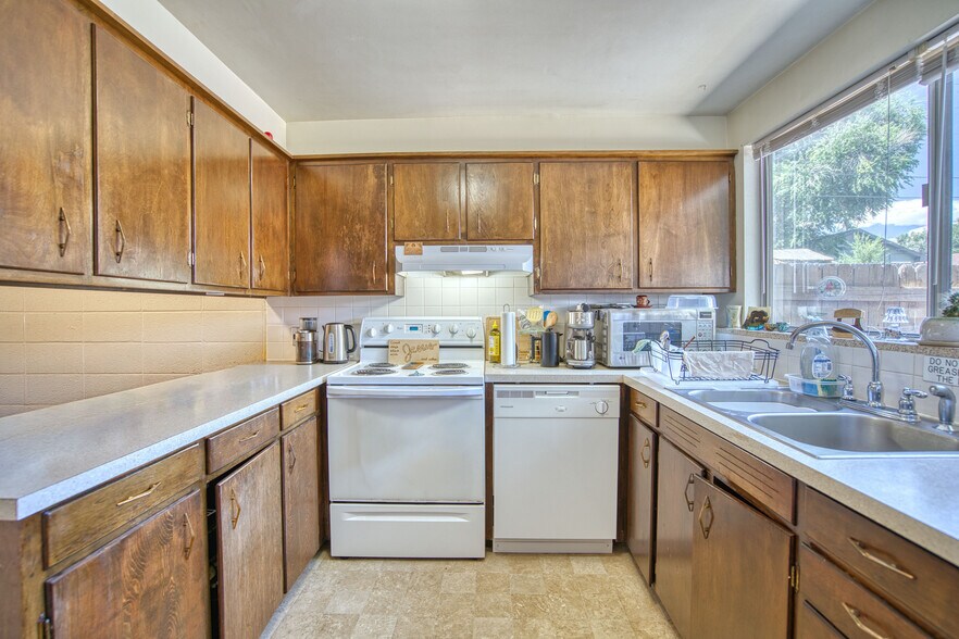 More Photos Of 1405 Coffman St, Longmont Apartments For Sale