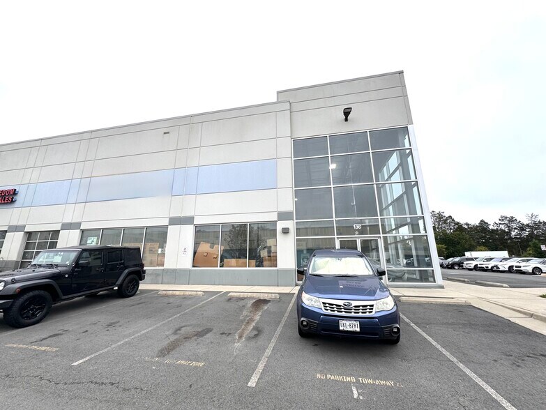 Primary Photo Of 25280 Pleasant Valley Rd, Chantilly Showroom For Lease