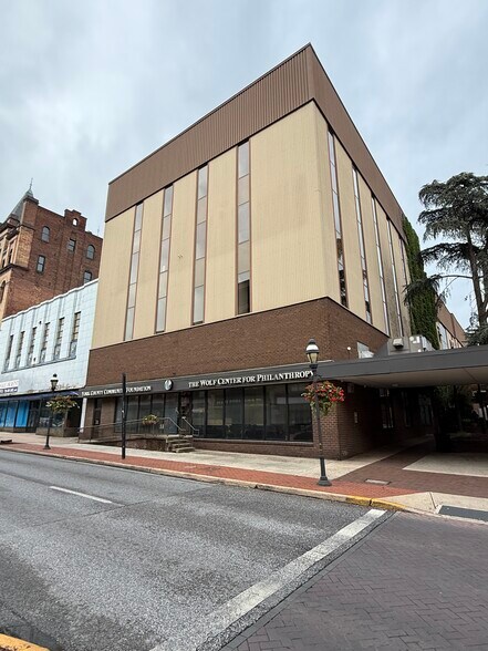 More Photos Of 14-20 W Market St, York Office For Sale