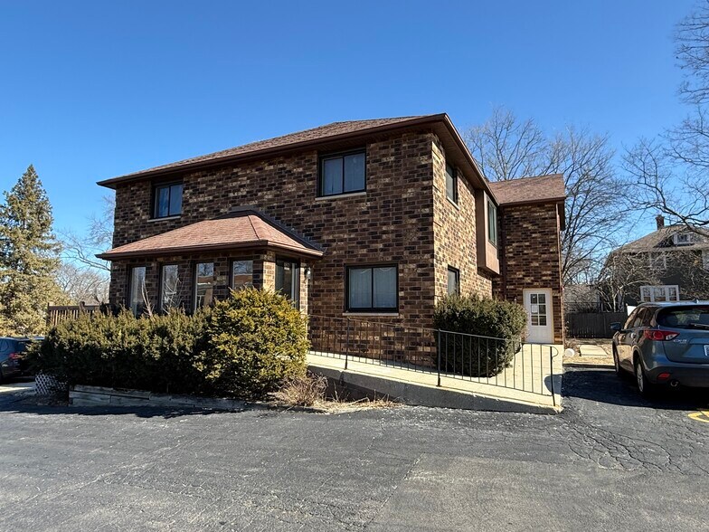 More Photos Of 126 W Maple Ave, Mundelein Apartments For Sale