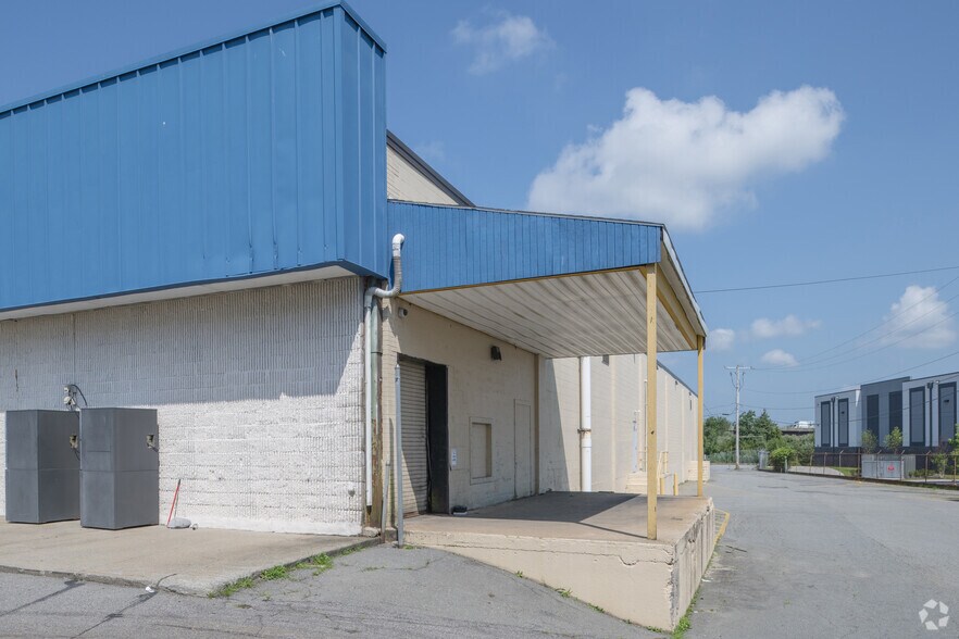 More Photos Of 139 Hathaway Rd, New Bedford Freestanding For Lease