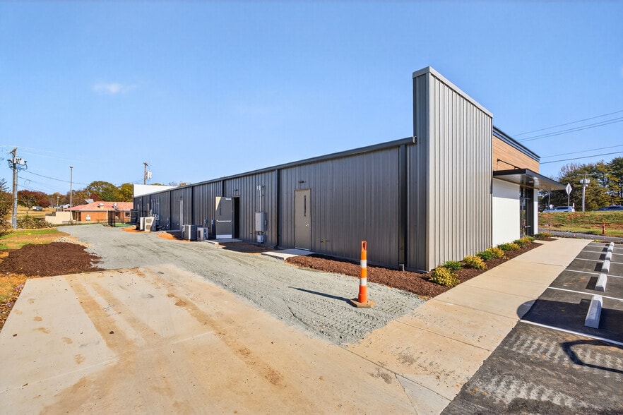 More Photos Of 201-229 Charlotte Hwy, Lyman Unknown For Lease