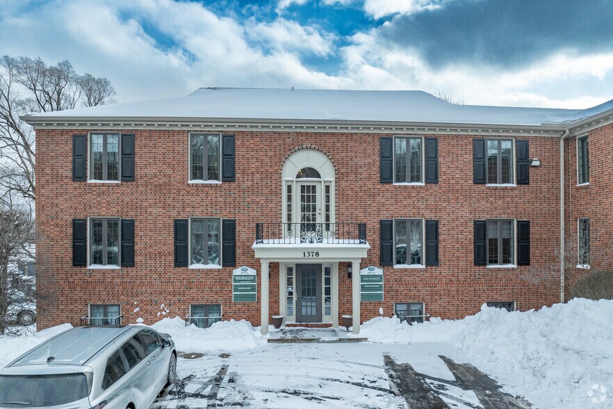 More Photos Of 1376-1378 Freeport Rd, Pittsburgh Office For Lease