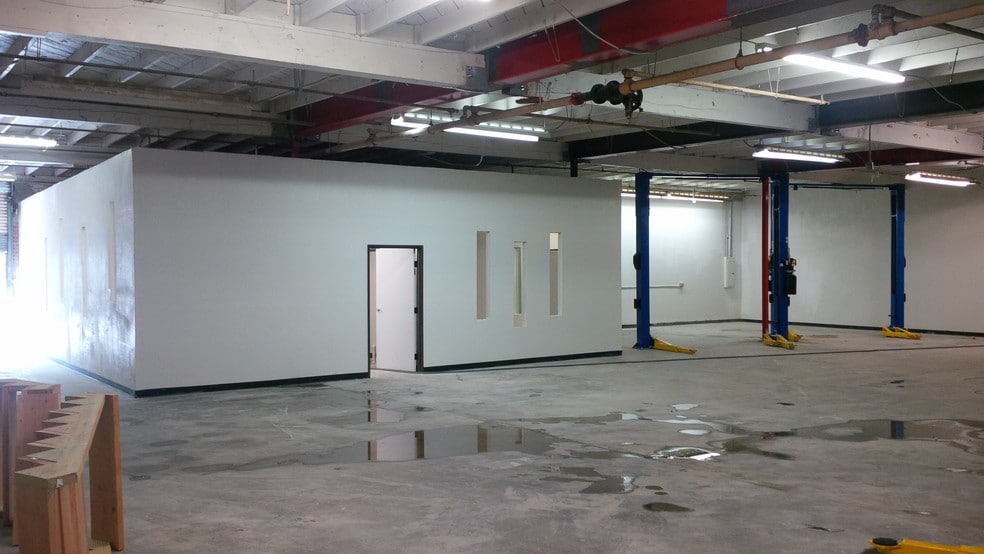 More Photos Of 14850 Calvert St, Van Nuys Service For Lease