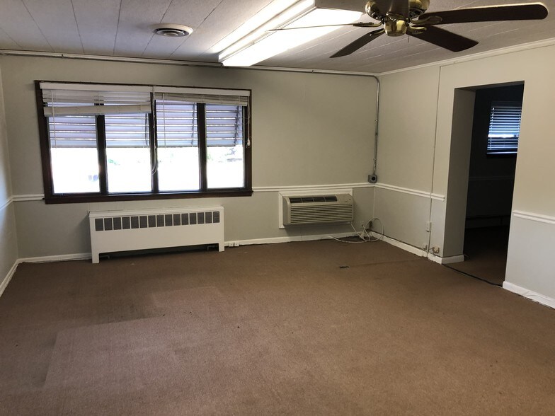 More Photos Of 4705-4707 Willow Springs Rd, La Grange Medical For Lease
