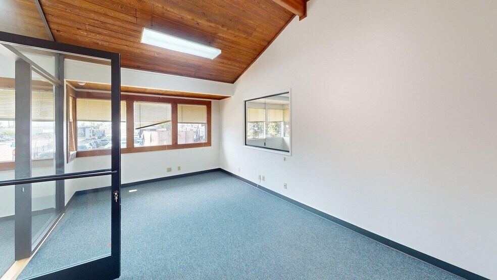 More Photos Of 1901-1907 Redondo Ave, Signal Hill Flex For Lease