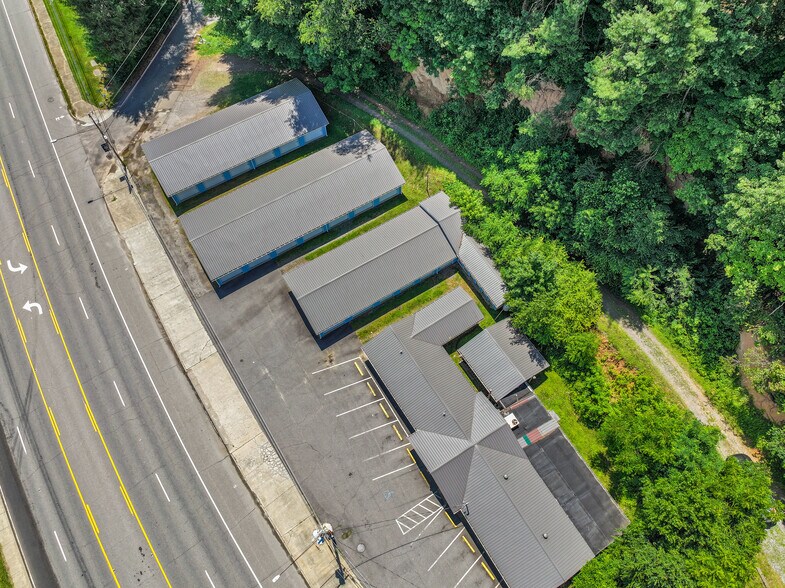 More Photos Of 8275 Carolina Blvd, Clyde General Retail For Sale