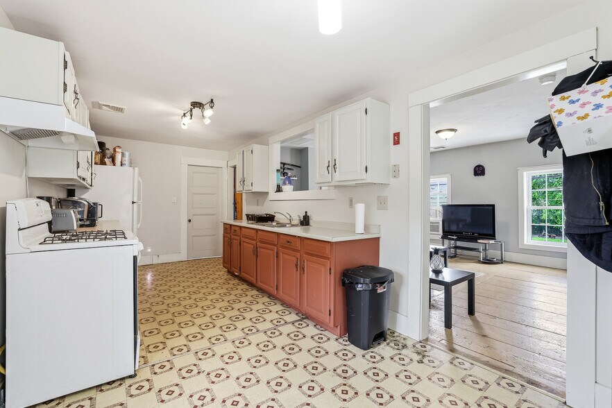 More Photos Of 1 Old Manchester Rd, Raymond Multifamily For Sale
