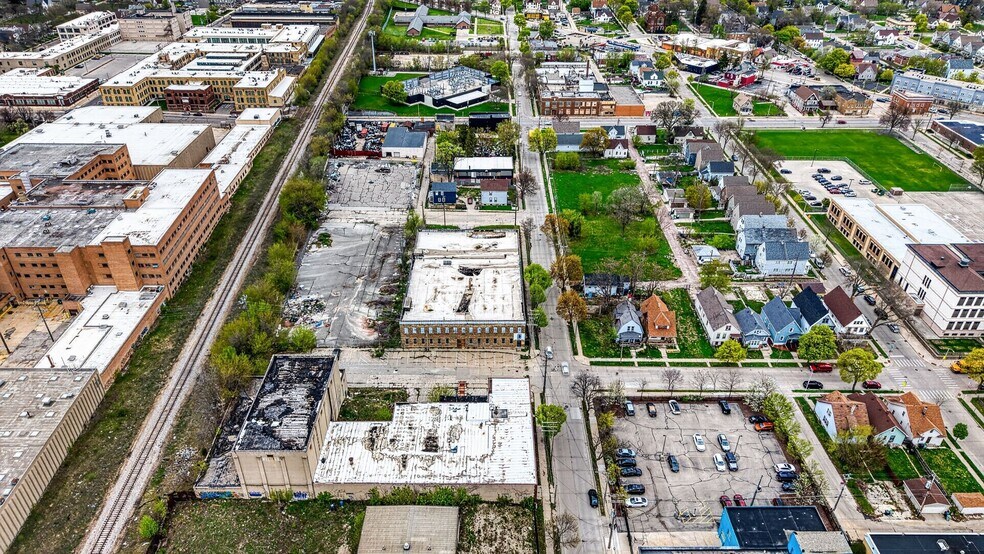 More Photos Of 3000 W Clarke St, Milwaukee Warehouse For Sale
