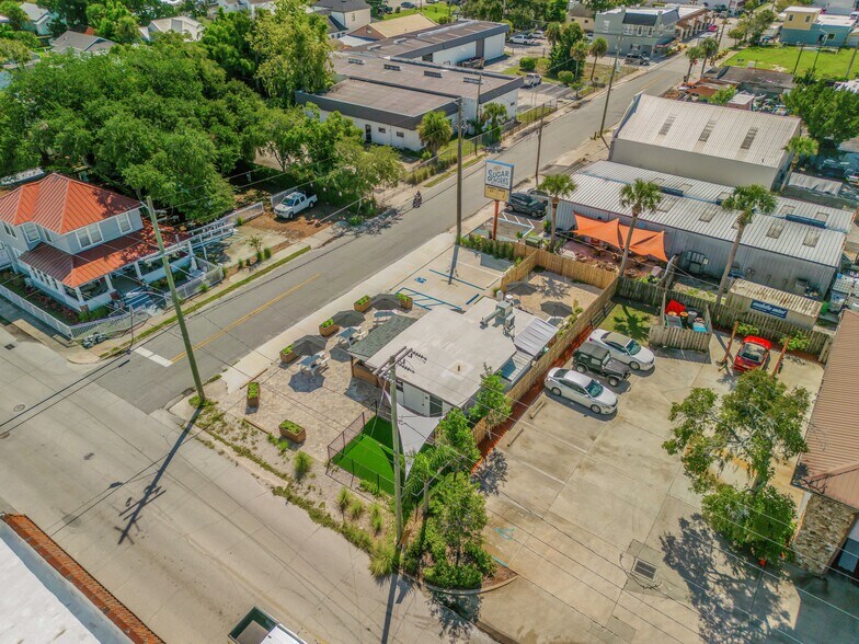 More Photos Of 218 N Orange St, New Smyrna Beach Freestanding For Sale