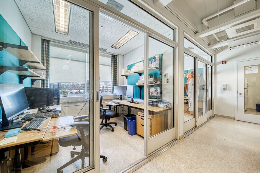 More Photos Of 7171 Rue Frederick-Banting, Saint-Laurent Medical For Lease