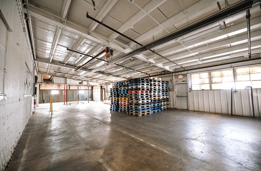 More Photos Of 211 W Geneva St, Dunkirk Manufacturing For Lease