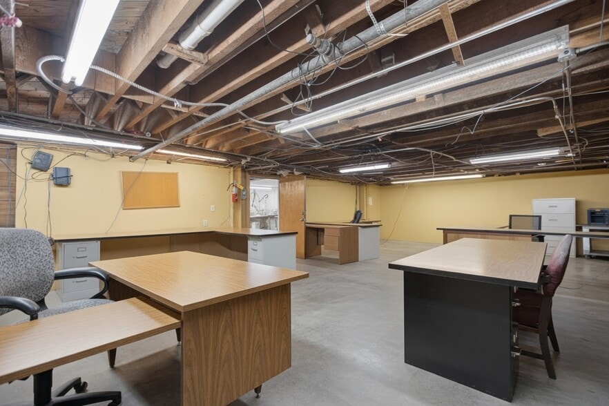 More Photos Of 1024 Noble St, Anniston Storefront Retail Office For Sale