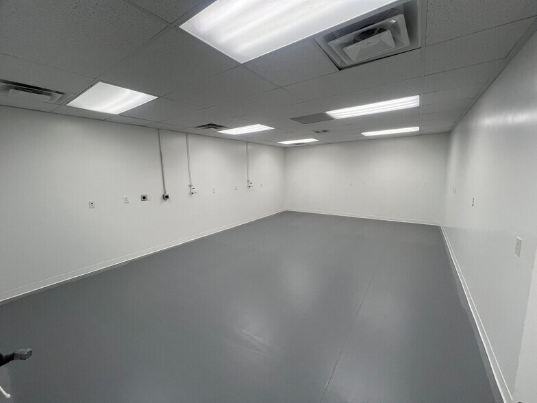 More Photos Of 1693 W American Way, Payson Warehouse For Lease