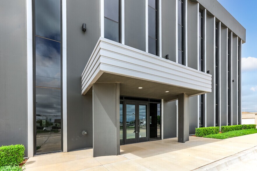 More Photos Of 3303 S Meridian Ave, Oklahoma City Office For Sale