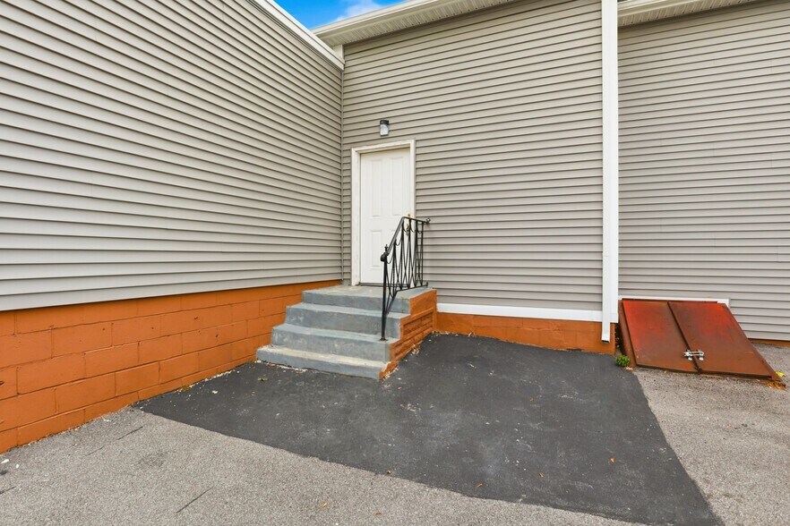 More Photos Of 211 W Ridge Rd, Rochester Storefront For Sale