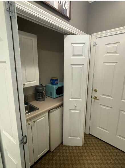 More Photos Of 111 Windel Dr, Raleigh Office Residential For Sale