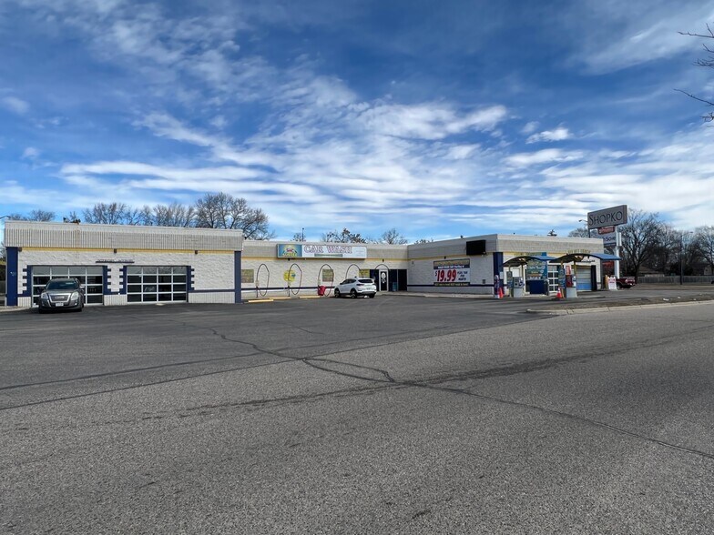 More Photos Of 1381 8th St S, Wisconsin Rapids Carwash For Lease