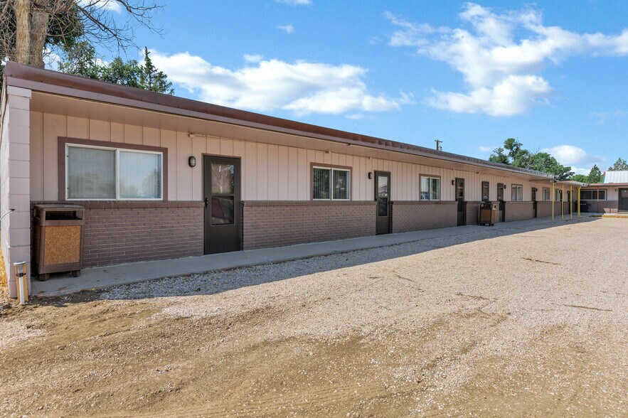 More Photos Of 808 Caribou St, Simla Hospitality For Sale