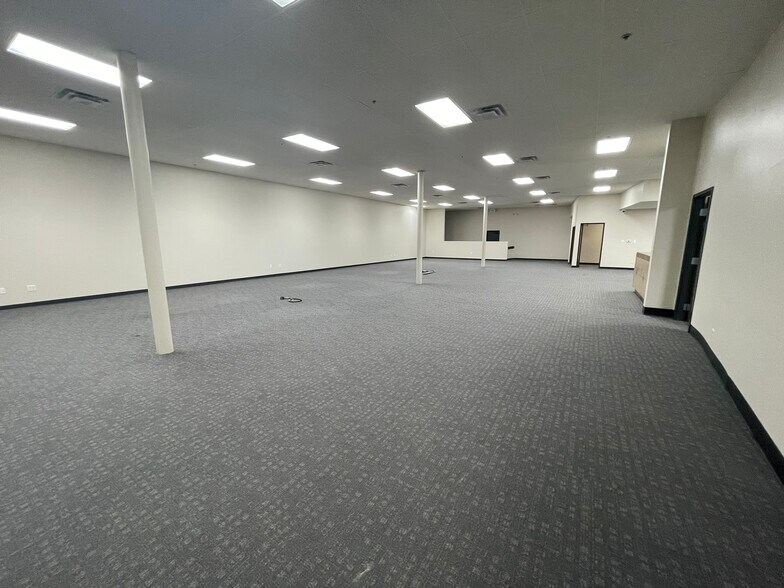 More Photos Of 133 S 27th Ave, Brighton Showroom For Lease