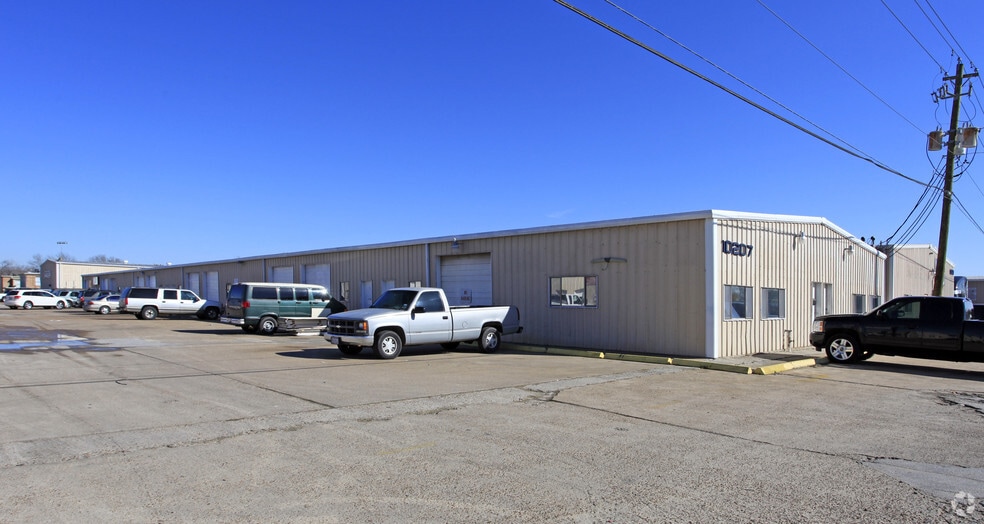 More Photos Of 10207 Market St, Houston Warehouse For Lease