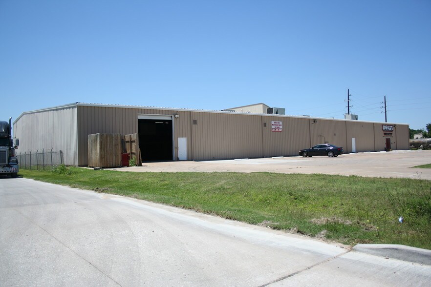 Primary Photo Of 5007 E 3rd St, Katy Warehouse For Lease