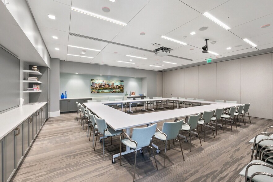 More Photos Of 6231 E Stassney Ln, Austin Warehouse For Lease