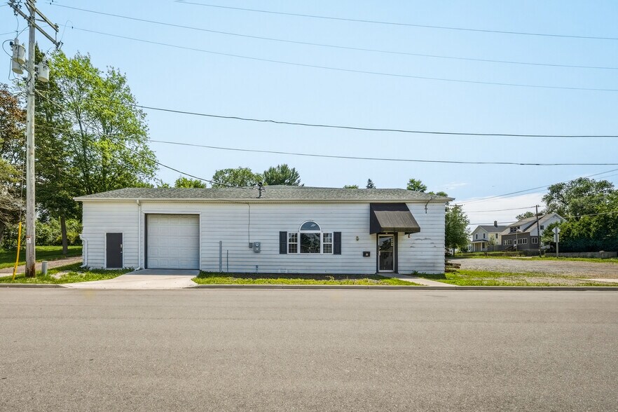 More Photos Of 15 E Walnut St, Chippewa Falls Industrial For Sale
