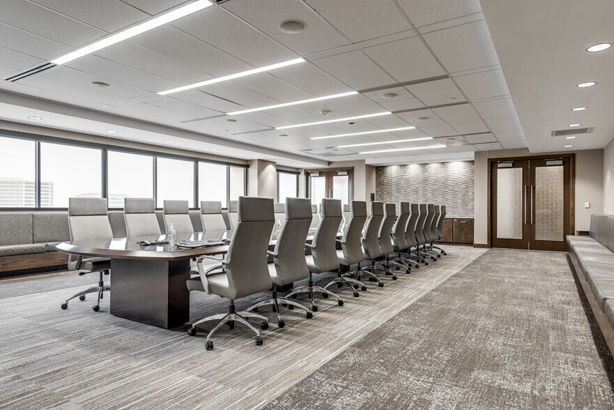 More Photos Of 600 Marienfeld St, Midland Office For Lease