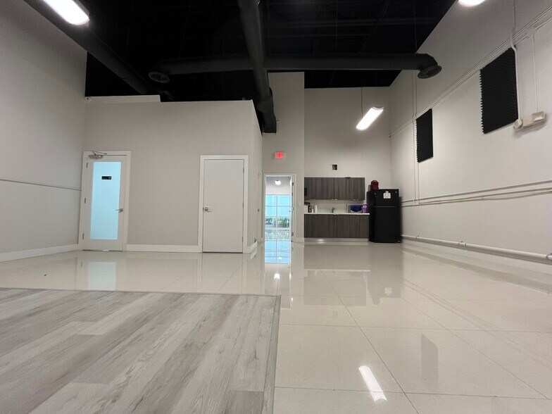 More Photos Of 10388 State Road 84, Davie Warehouse For Lease