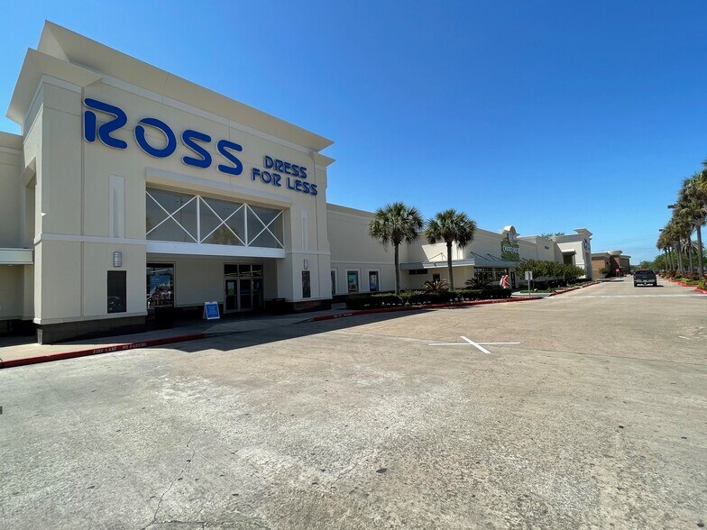 More Photos Of 1501-1549 W Bay Area Blvd, Webster Unknown For Lease