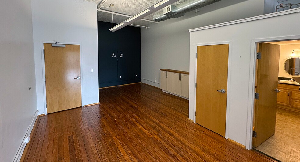 More Photos Of 23 W Broad St, Richmond Office For Sale