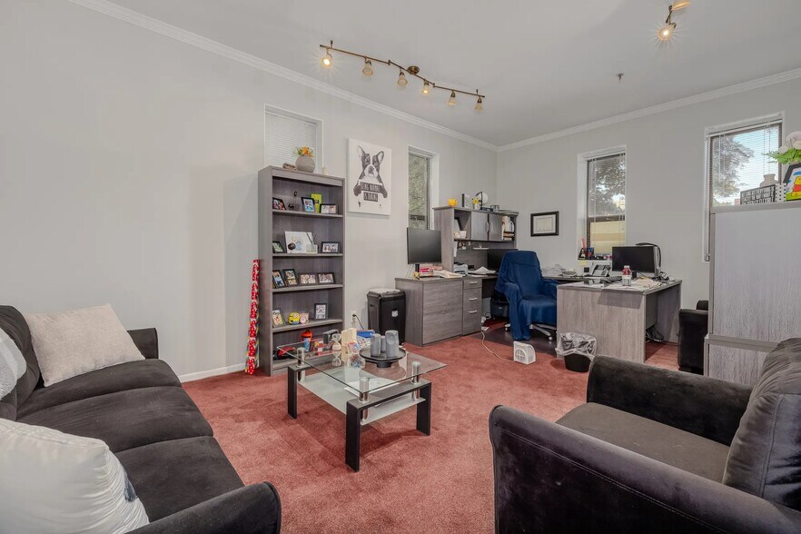 More Photos Of 1551 Kellum Pl, Mineola Office For Sale