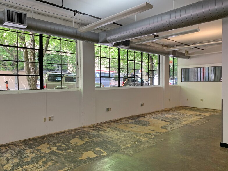 More Photos Of 1321-1321 NW Hoyt St, Portland Loft Creative Space For Lease