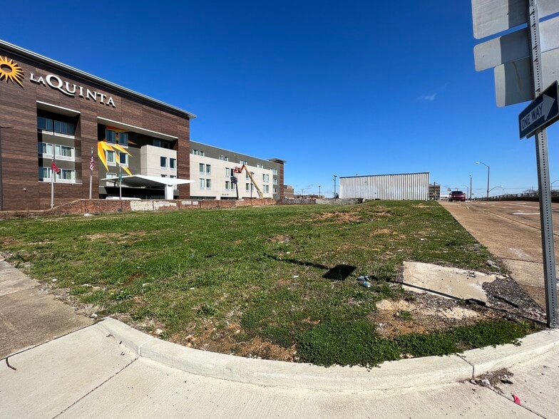 More Photos Of 338-352 Union Ave, Memphis Land For Sale