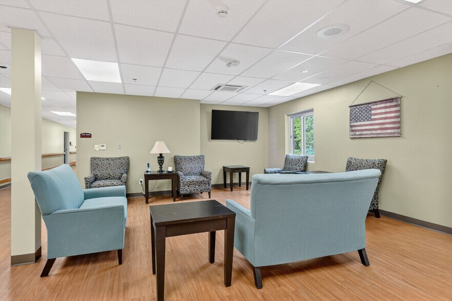 More Photos Of 106 Hospital Dr, Smithville Assisted Living For Sale