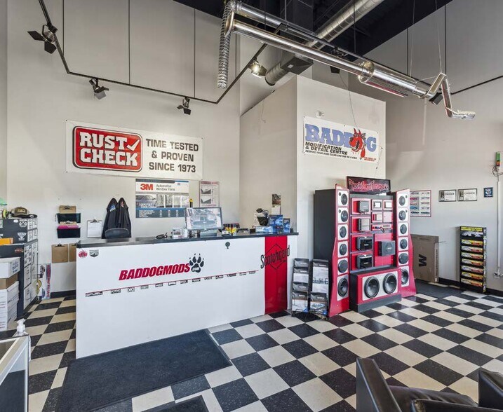 More Photos Of 670 Riddell Rd, Orangeville Freestanding For Sale