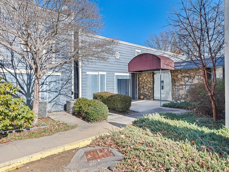 More Photos Of 131 McDowell St, Asheville Medical For Sale
