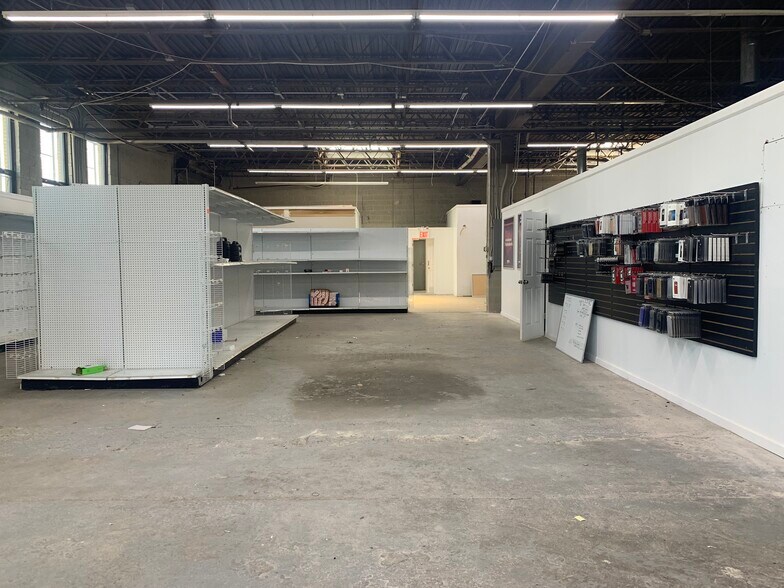 More Photos Of 1385 Seabury Ave, Bronx Warehouse For Lease
