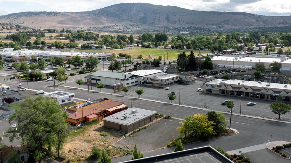 More Photos Of 1776 Washburn Way, Klamath Falls Medical For Sale
