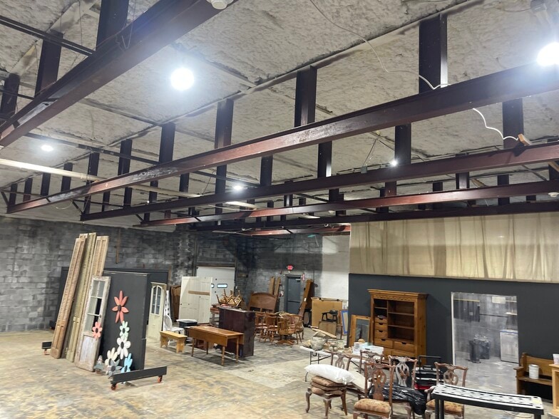 More Photos Of 13018 Pennsylvania Ave, Hagerstown General Retail For Lease