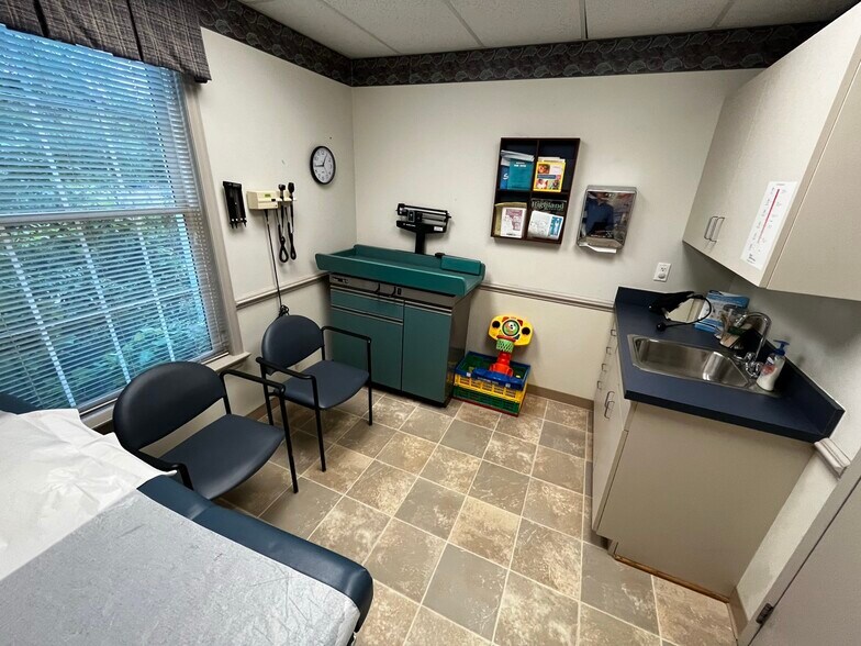 More Photos Of 4064 James Madison Hwy, Fork Union Medical For Sale