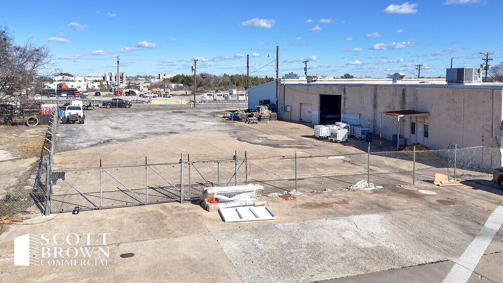 More Photos Of 3121 National Cir, Garland Distribution For Lease