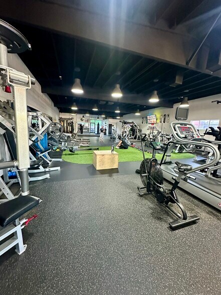 More Photos Of 1514 Newport Blvd, Costa Mesa Freestanding For Lease